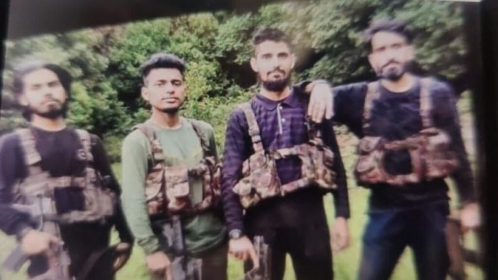 क्या-अभी-भी-जंगल-में-छिपे-हैं-पहलगाम-में-हमला-करने-वाले-आतंकी?-जानें-अटकलों-के-पीछे-की-बड़ी-वजह